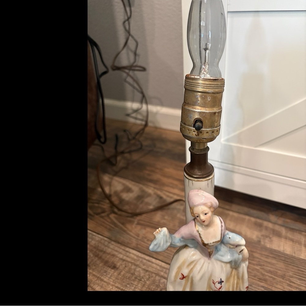 Antique WWII Occupied Japan Colonial Lady Porcelain Figurine Lamp Vintage EUC - Picture 7 of 16